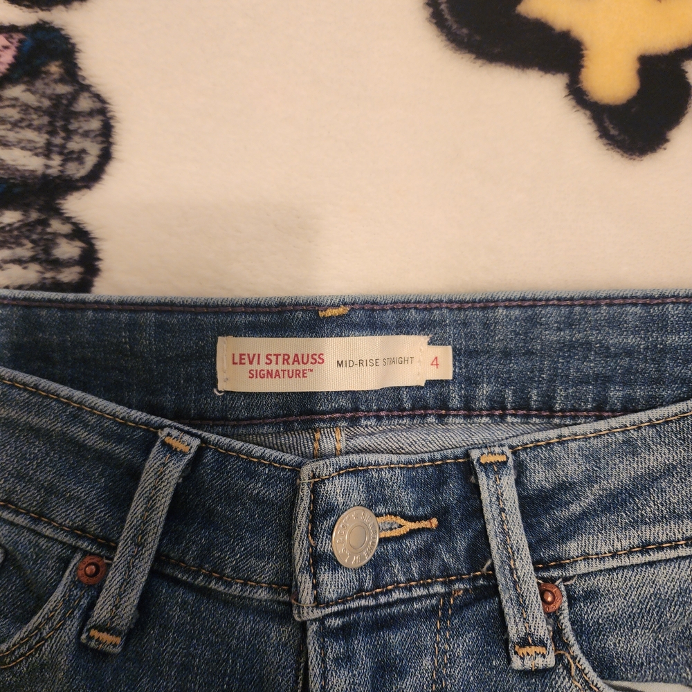 Signature by Levi Strauss Mid-Rise Straight Leg Denim Jeans